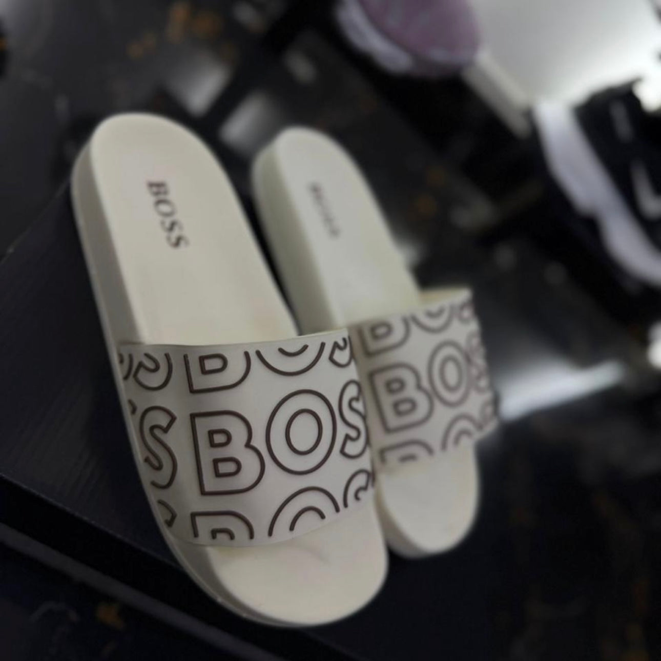 Chancletas boss beige
