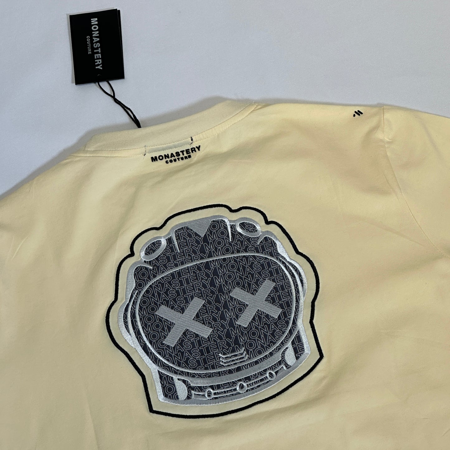 Camiseta monastery amarillo