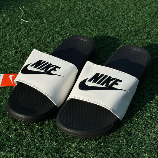 Chancletas Nike blancas