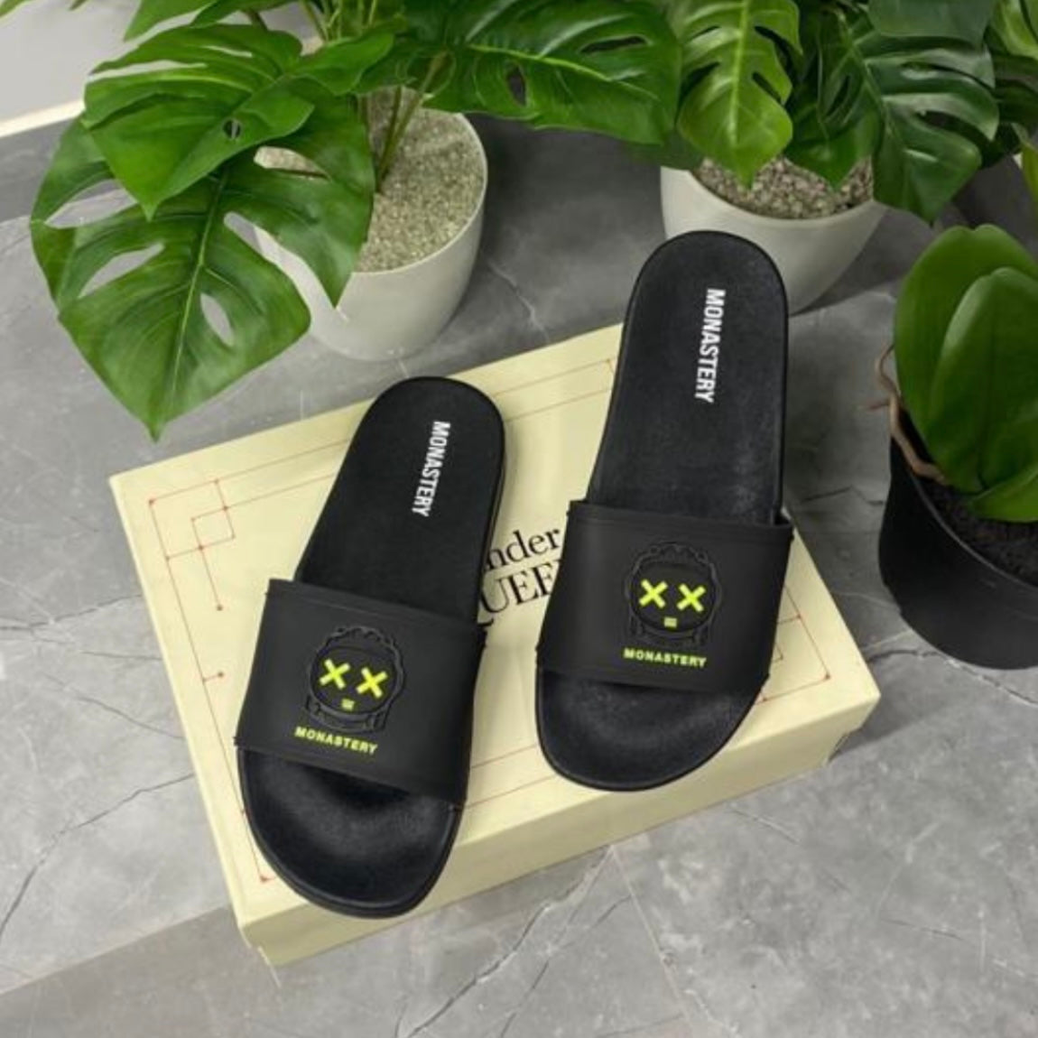 Chancletas Monastery negra