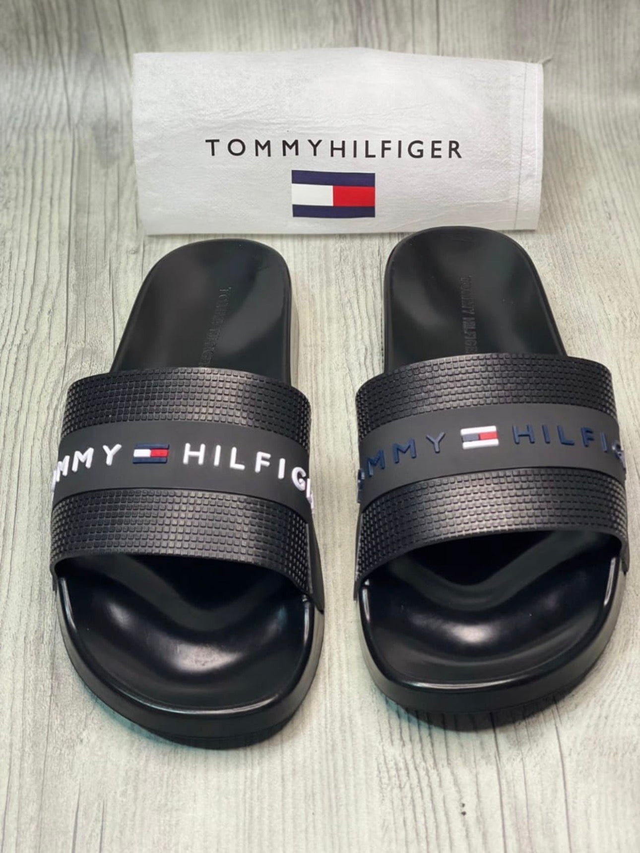 Chancletas Tommy negras