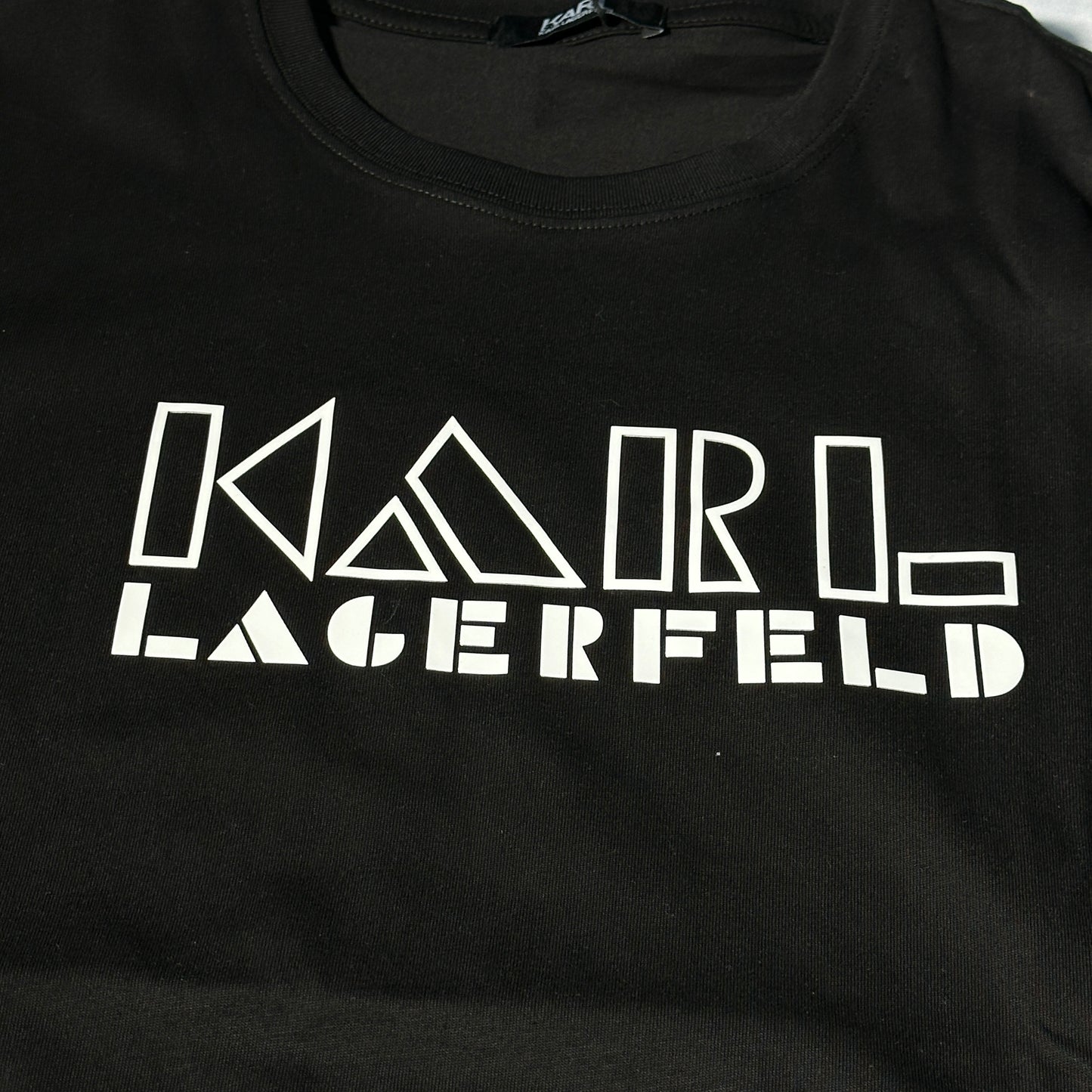 Camiseta Karl negra