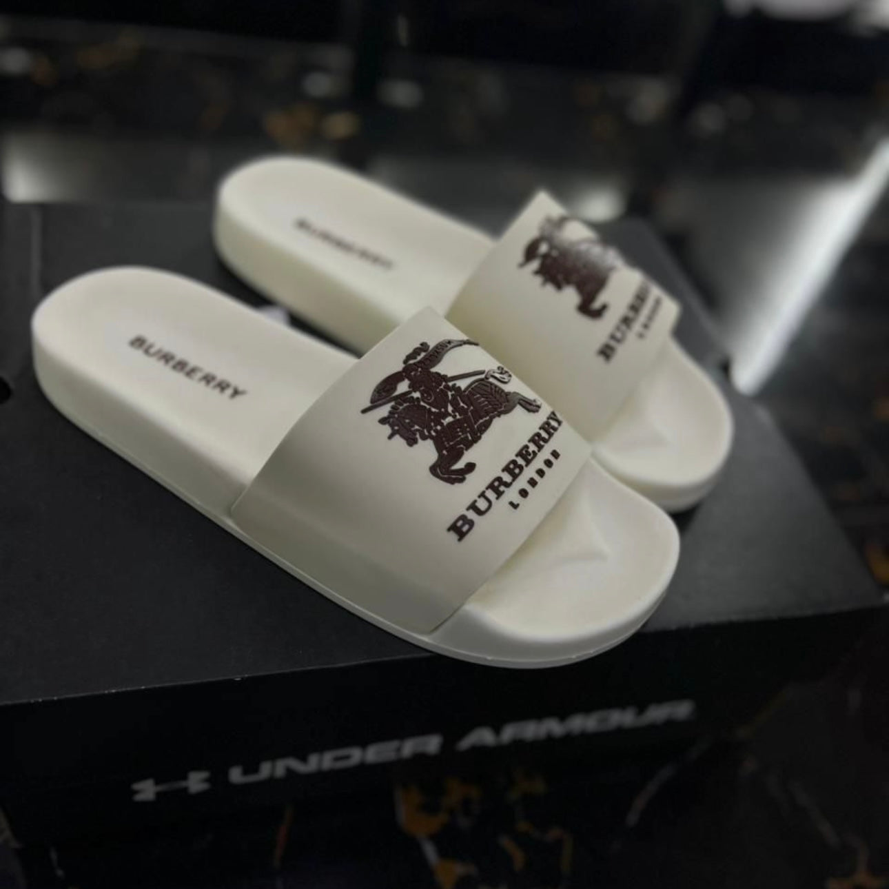 Chancletas Burberry Beige con Café