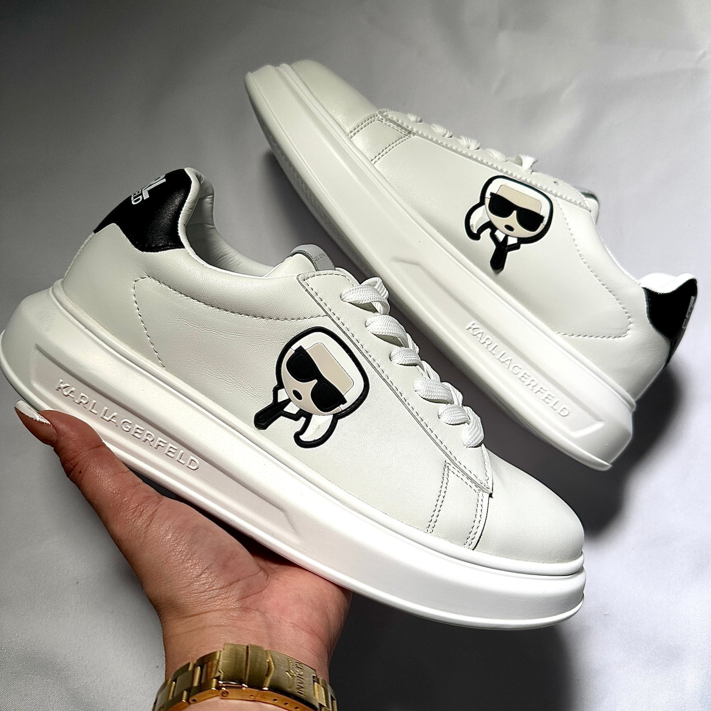 Zapatos Karl blancos