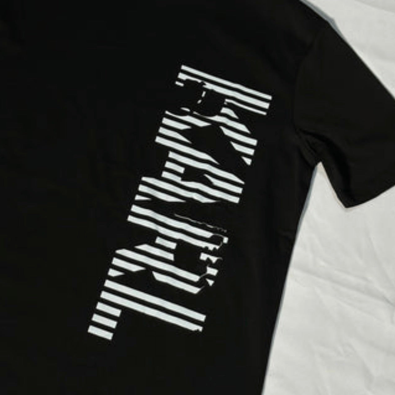 Camiseta Karl negra
