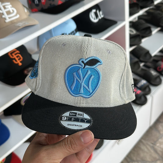 Gorra Ajustable Yankees Beige con Negro