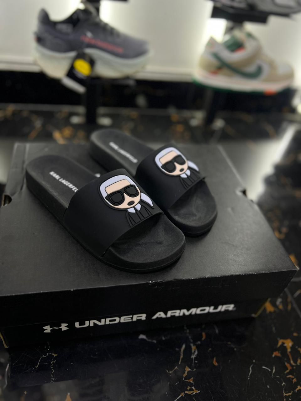 Chancletas Karl negras