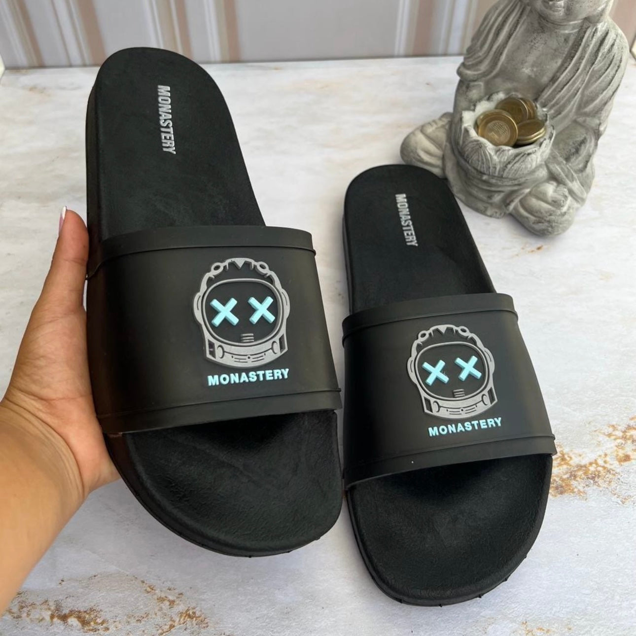 Chancletas Monastery negra