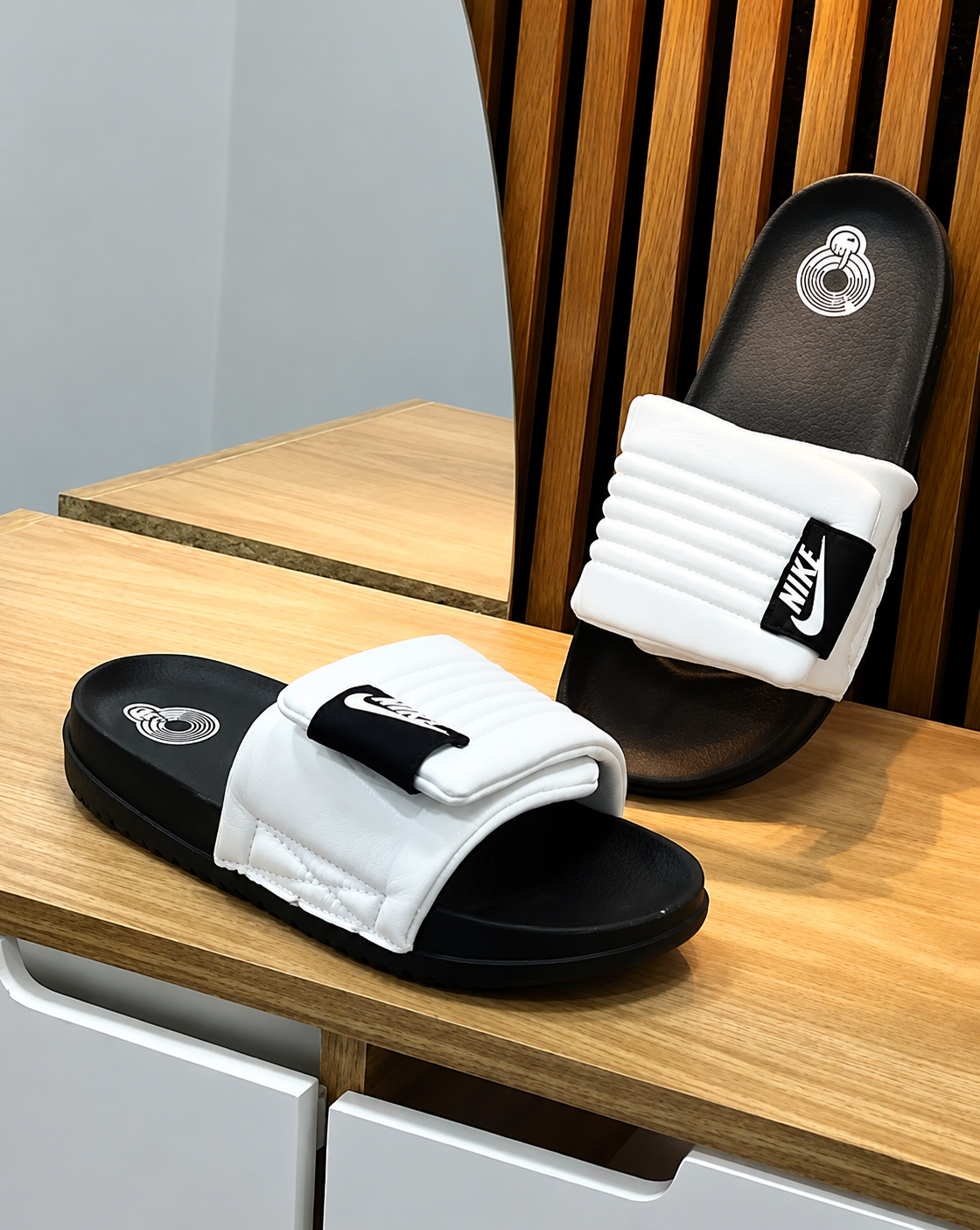 Chancletas Nike SB blancas