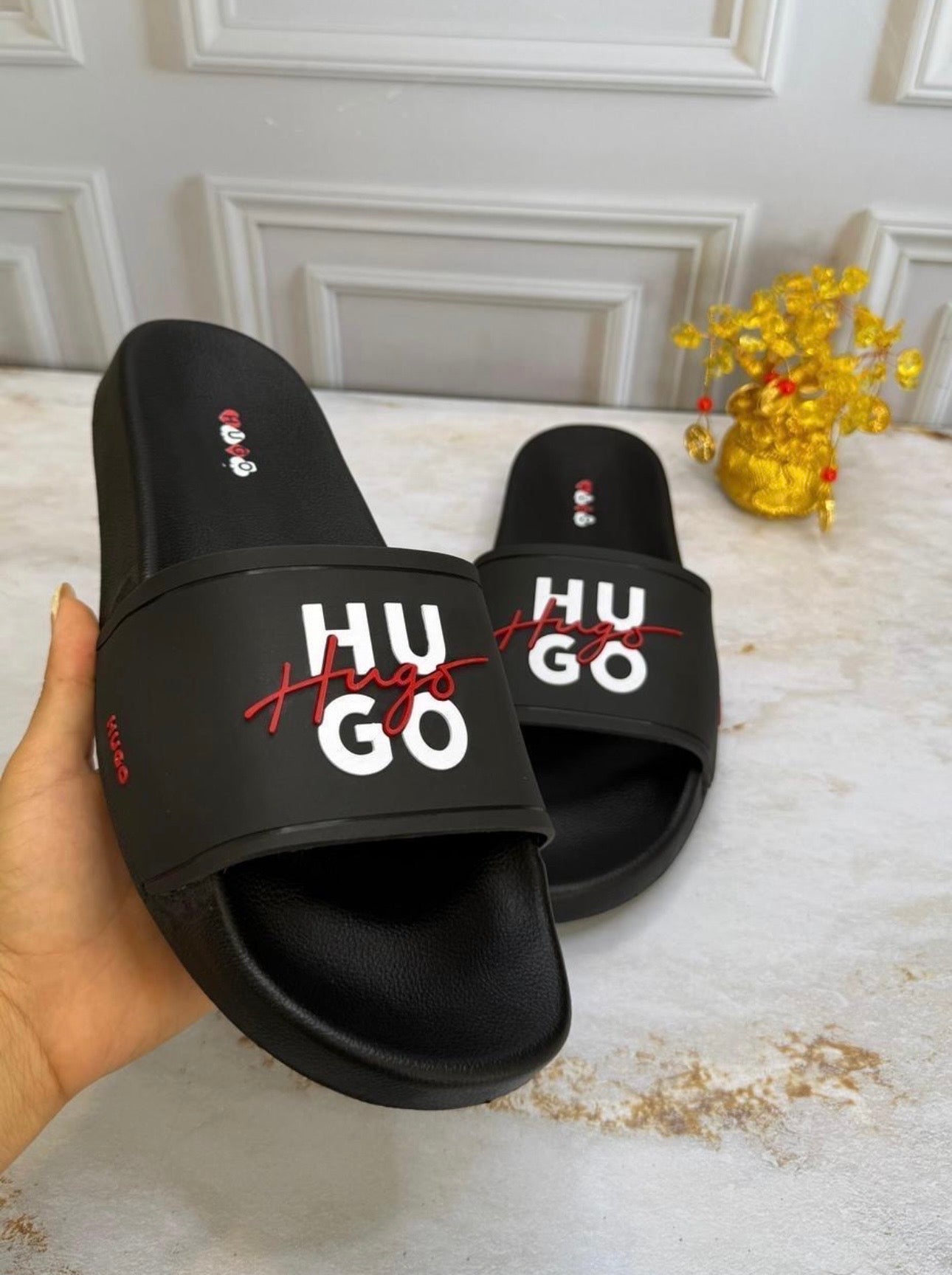 Chancletas Hugo negras