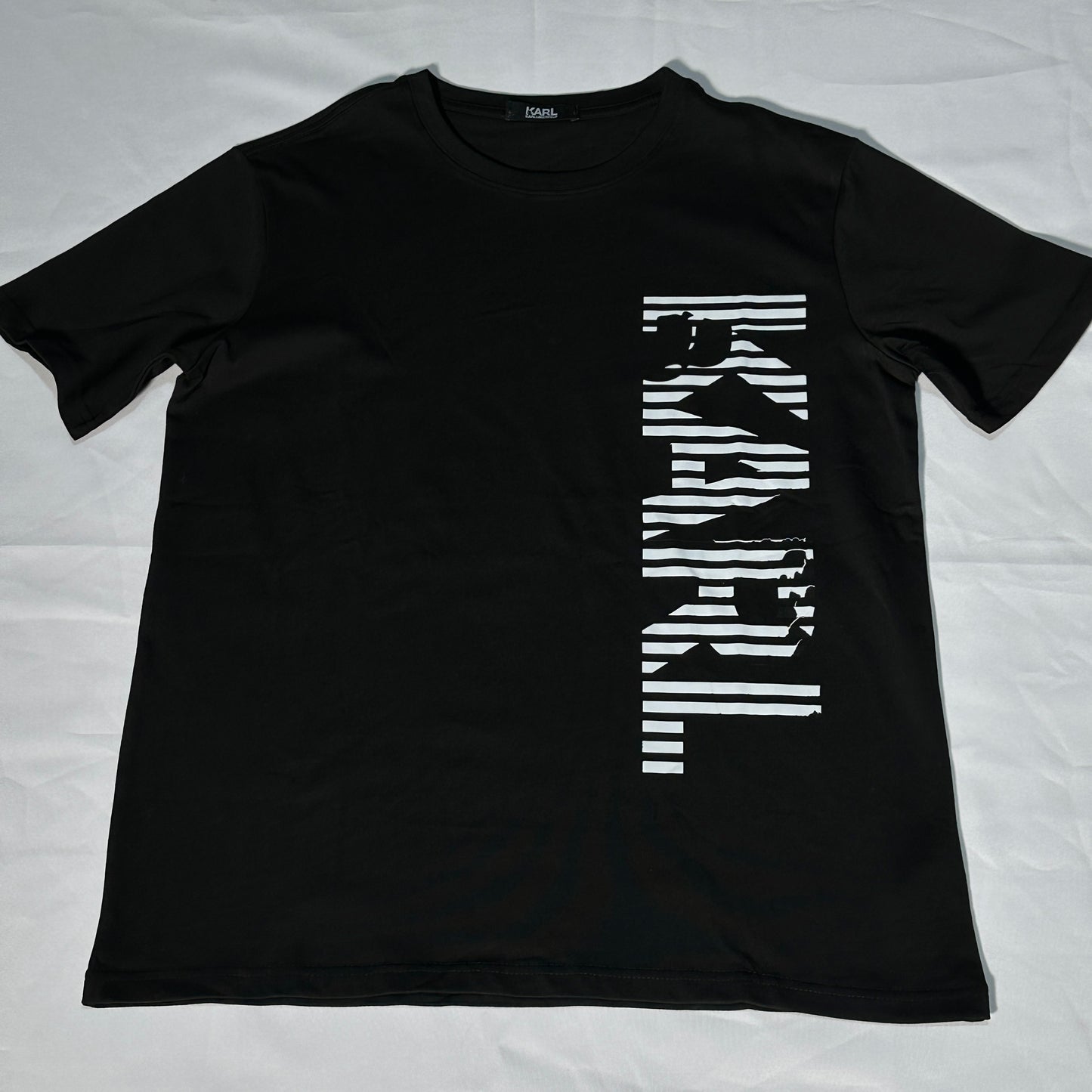 Camiseta Karl negra