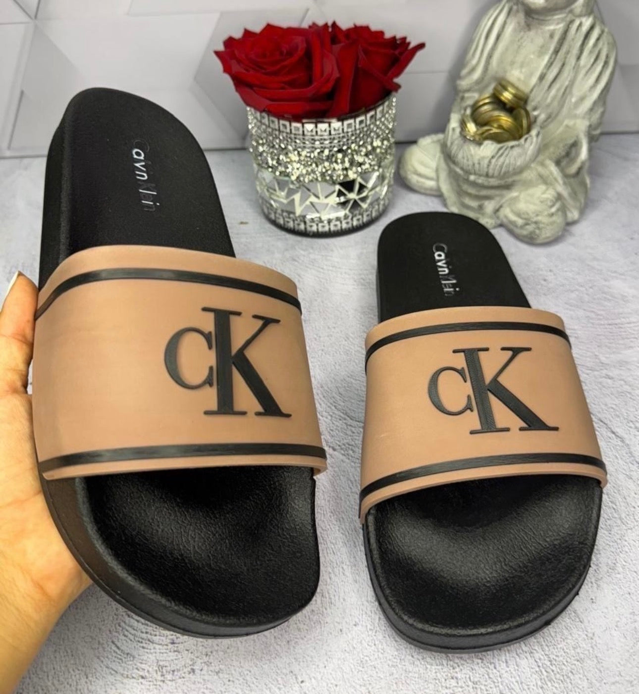 Chancletas calvin klein  marrón