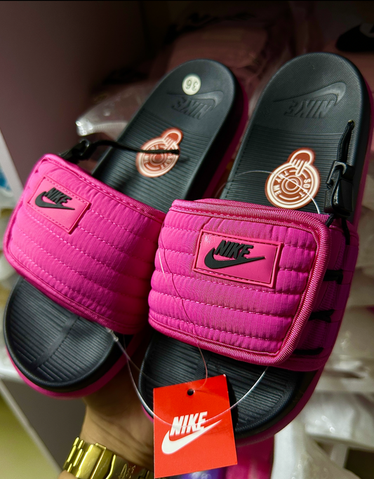 Chancletas Asuna fucsias con negro