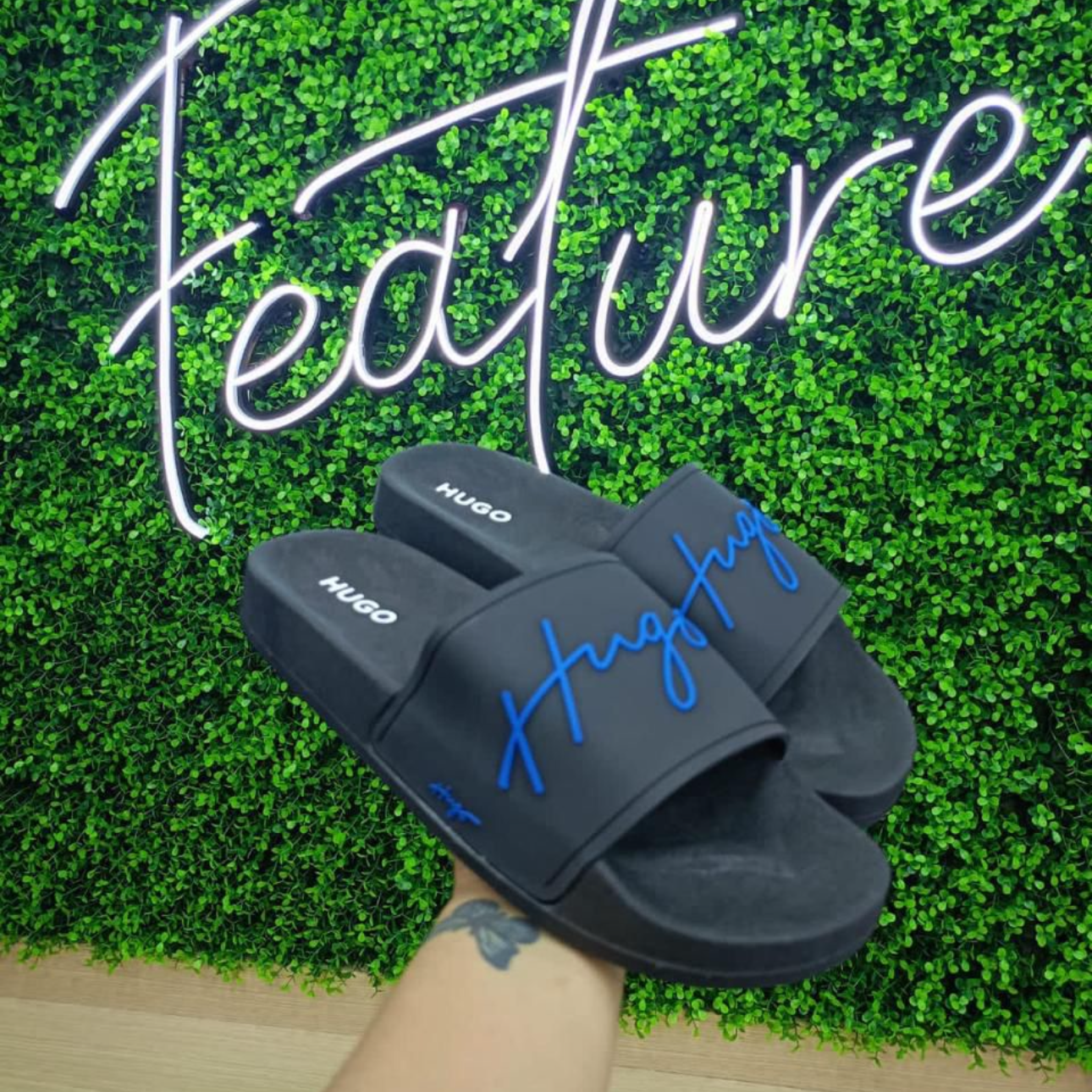 Chancletas Hugo Negras con Azul