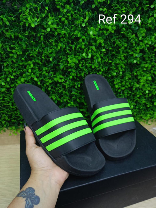 Chancletas Adidas negras
