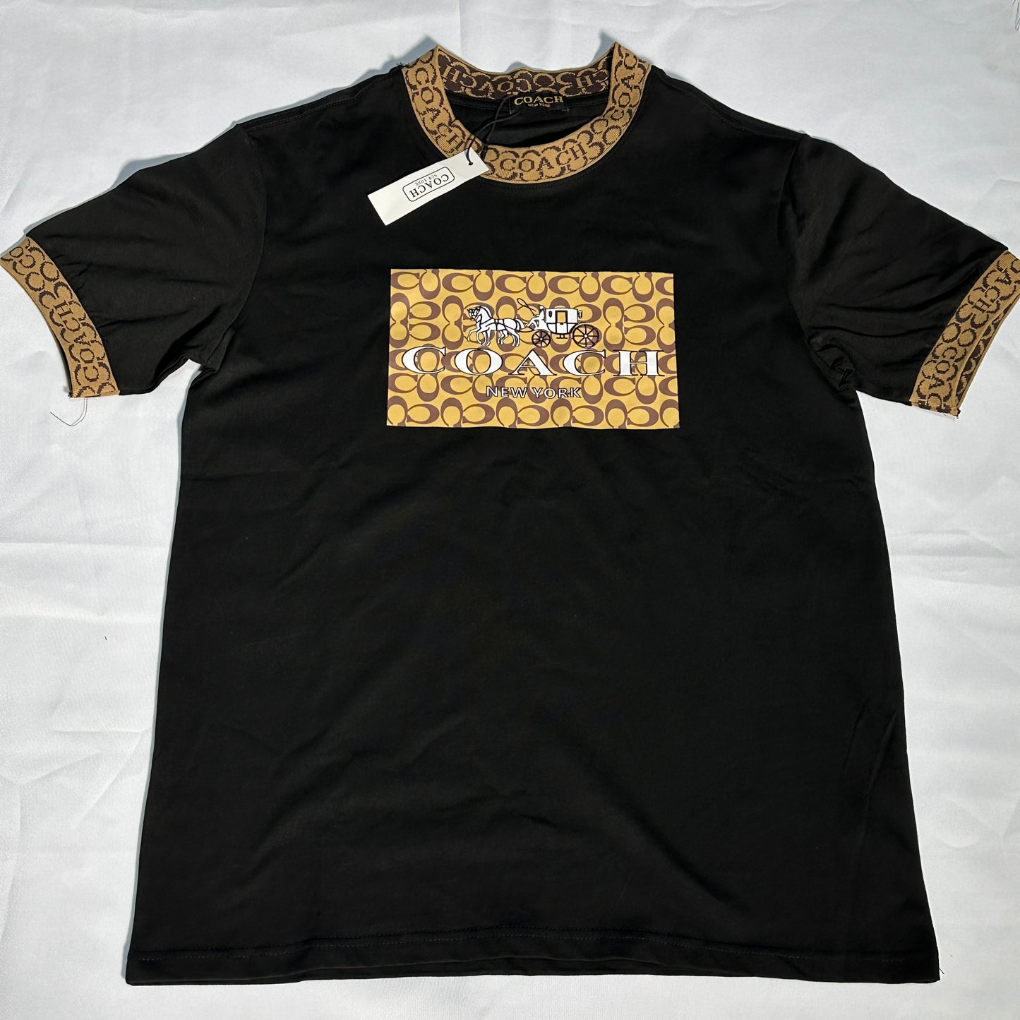 Camiseta coach negra con café