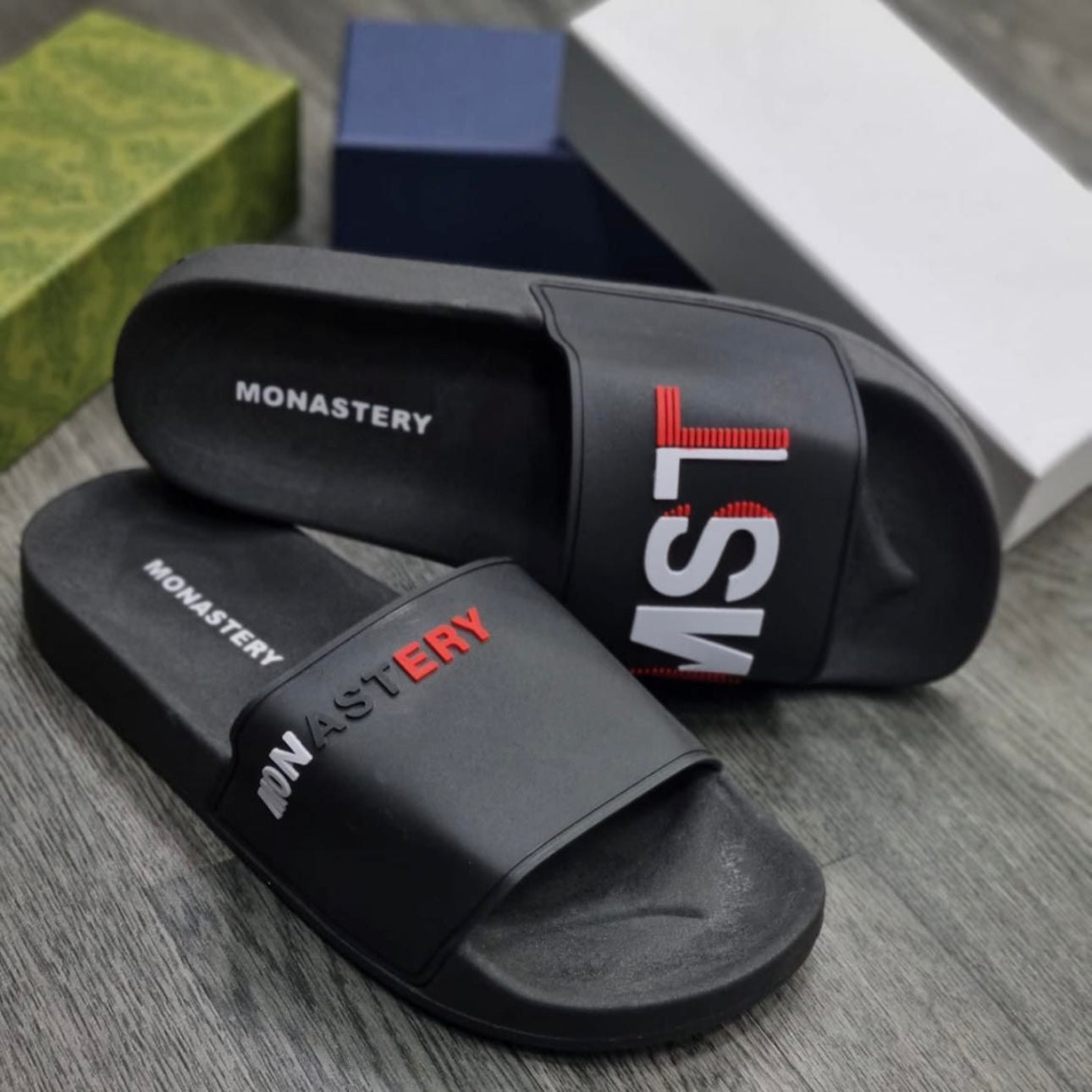 Chancletas Monastery Negras Rojo y Blanco Diseño 1