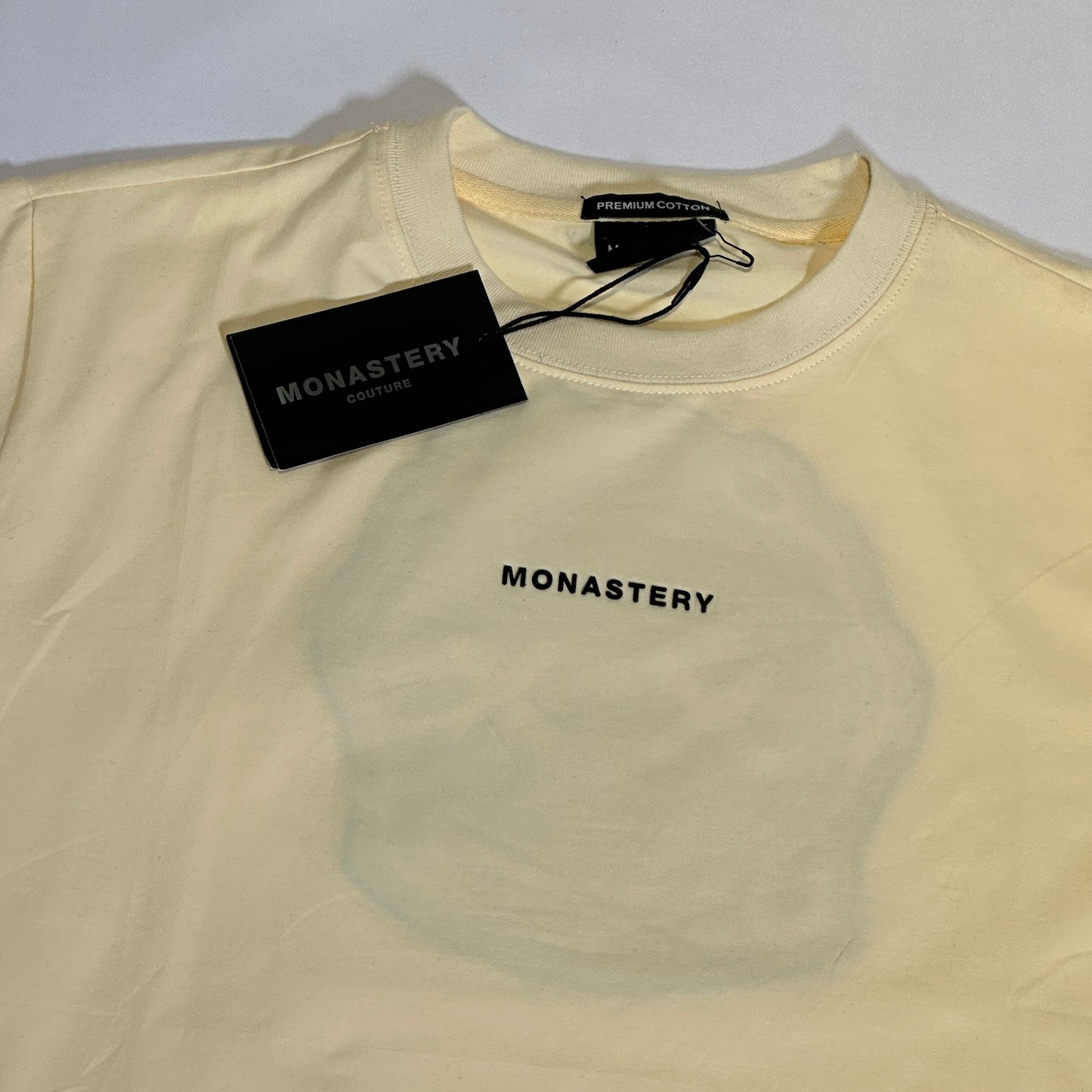 Camiseta monastery amarillo