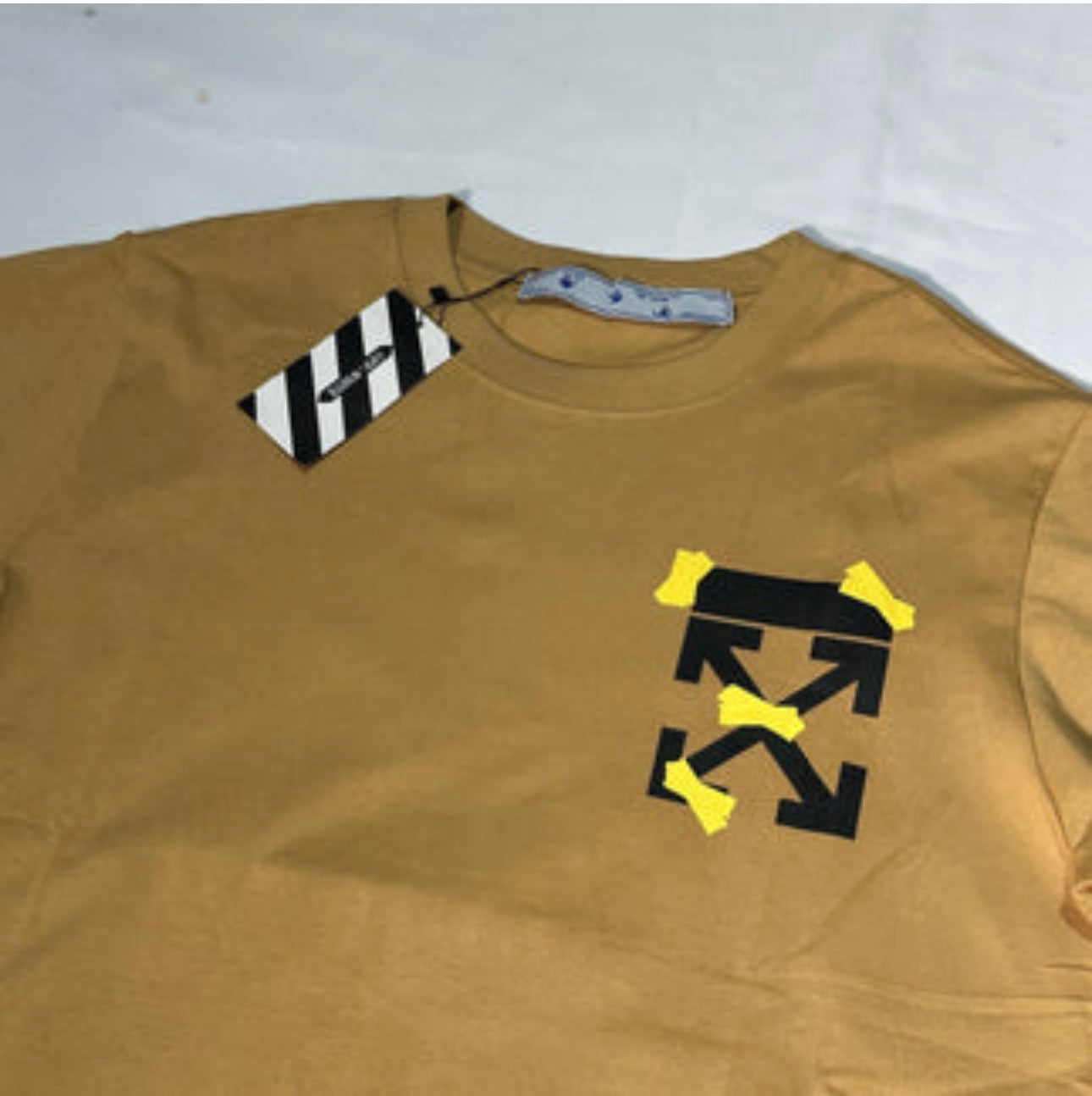 Camiseta Off white café