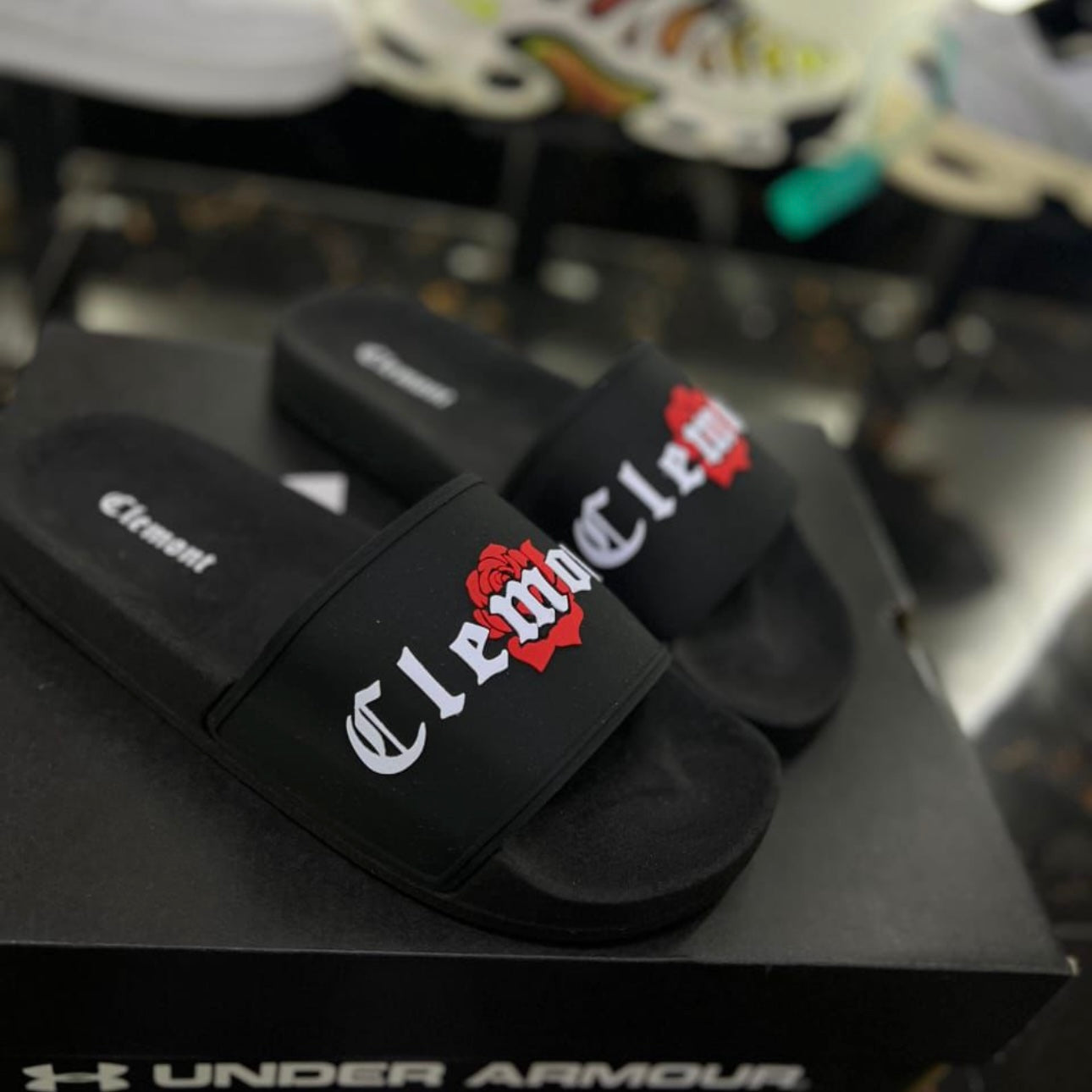 Chancletas Clemont Negras con Flor Roja