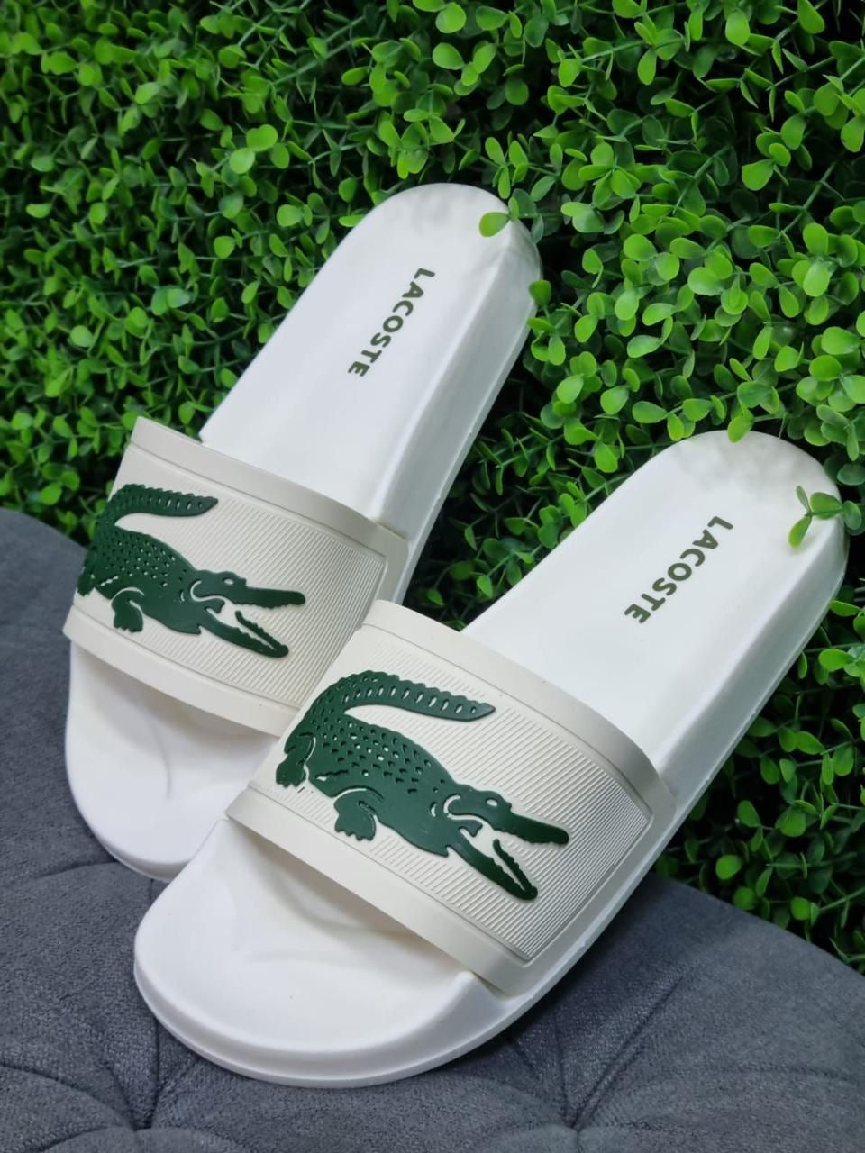 Chancletas lacoste beige