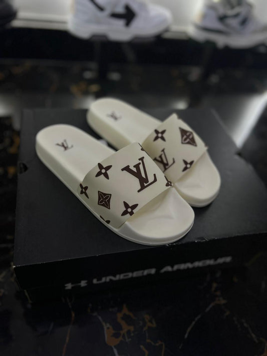 Chancletas Louis Vuitton beige