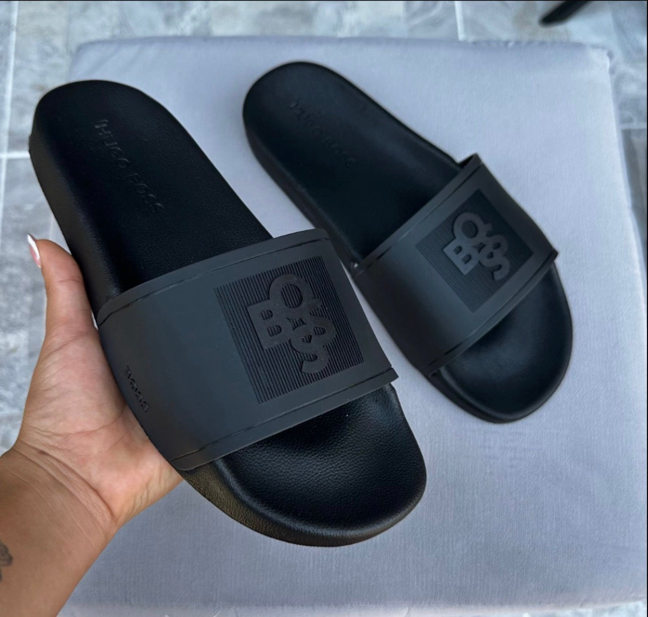 Chancletas hugo negra