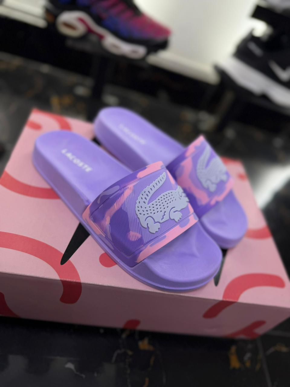 Chancletas Lacoste morada