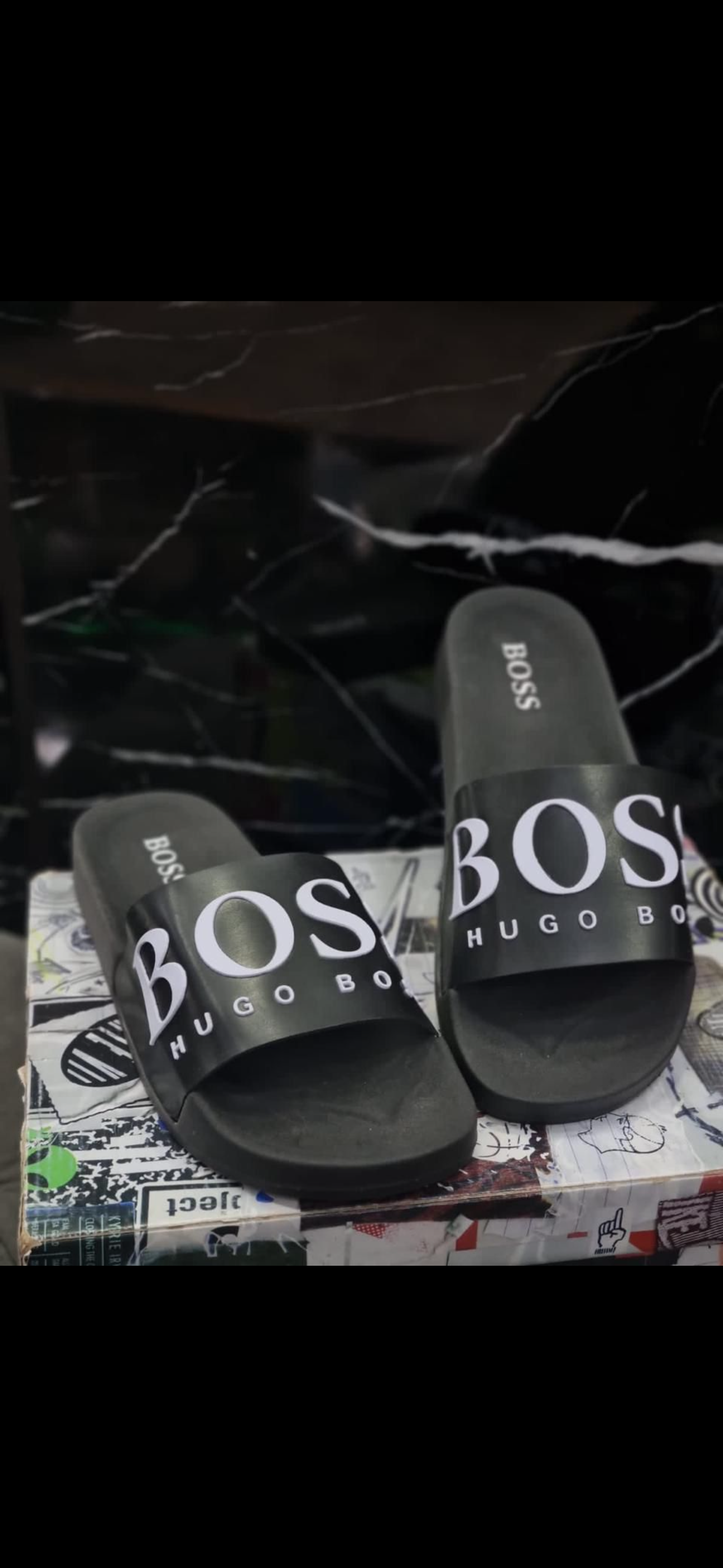 Chancletas Boss Negras con Blanco Diseño 1