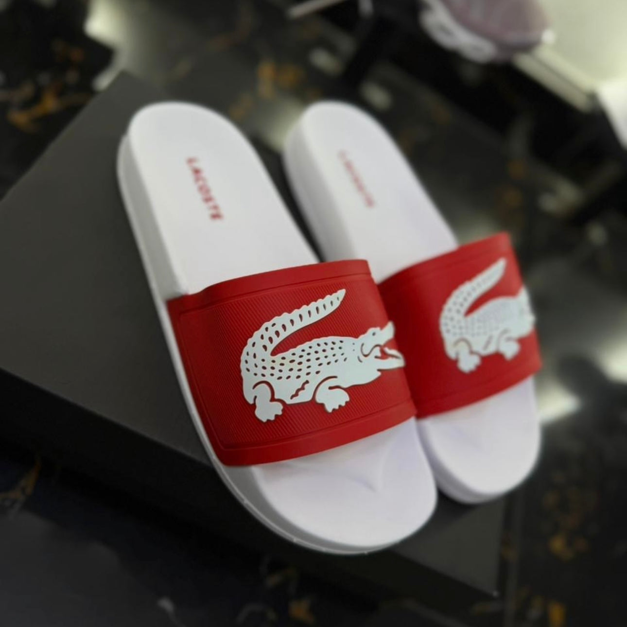 Chancletas Lacoste roja
