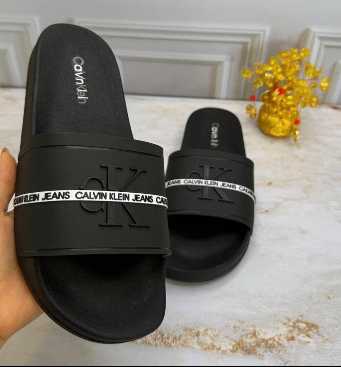 Chancletas Calvin klein negra