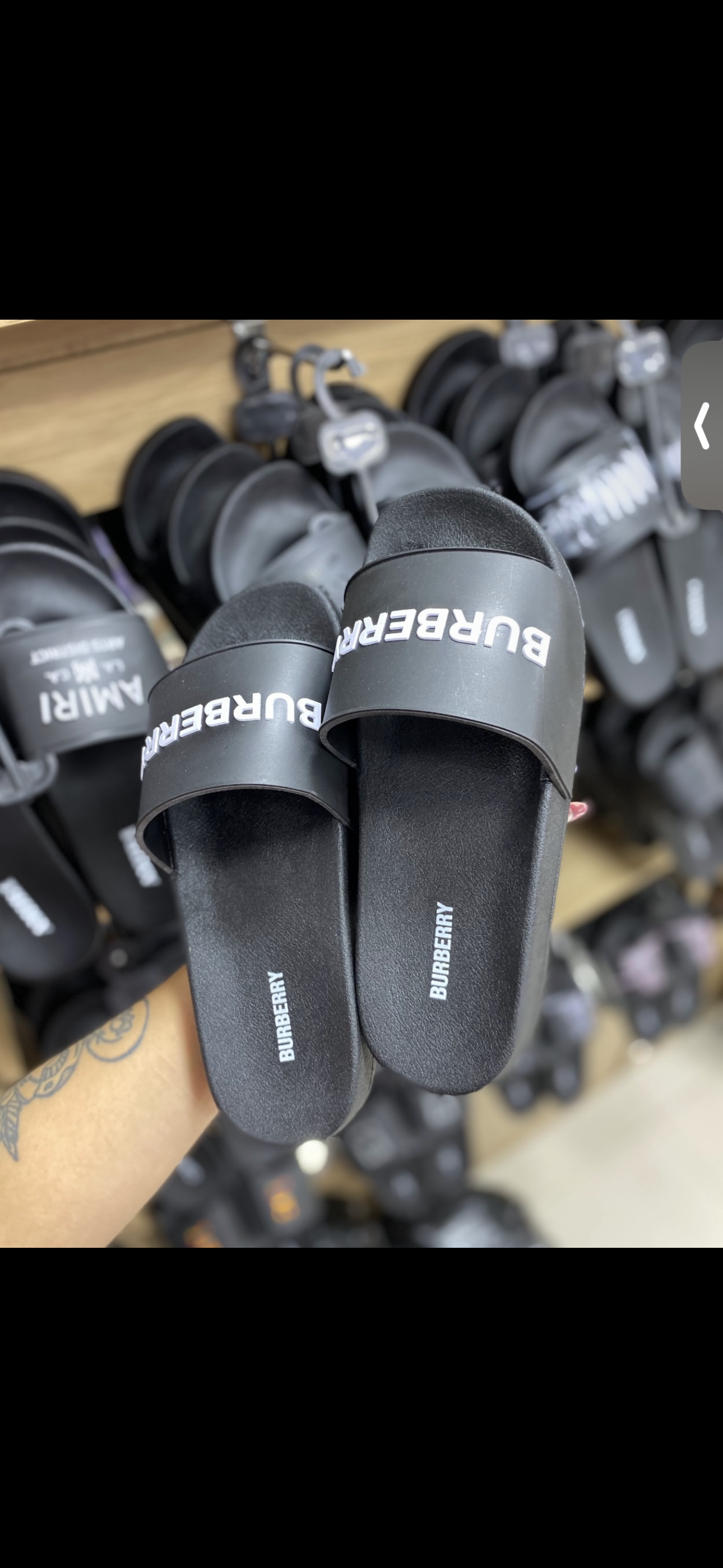 Chancletas Burberry negra con blanco
