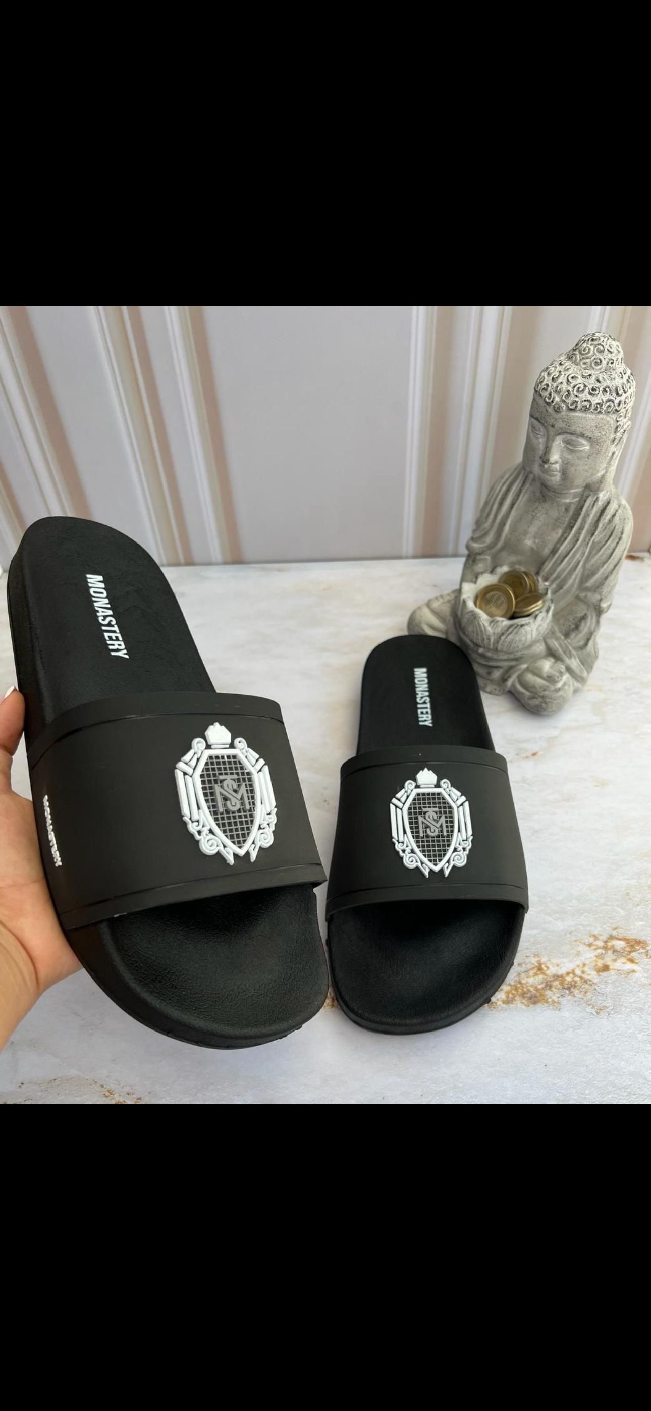 Chancletas monastery negra