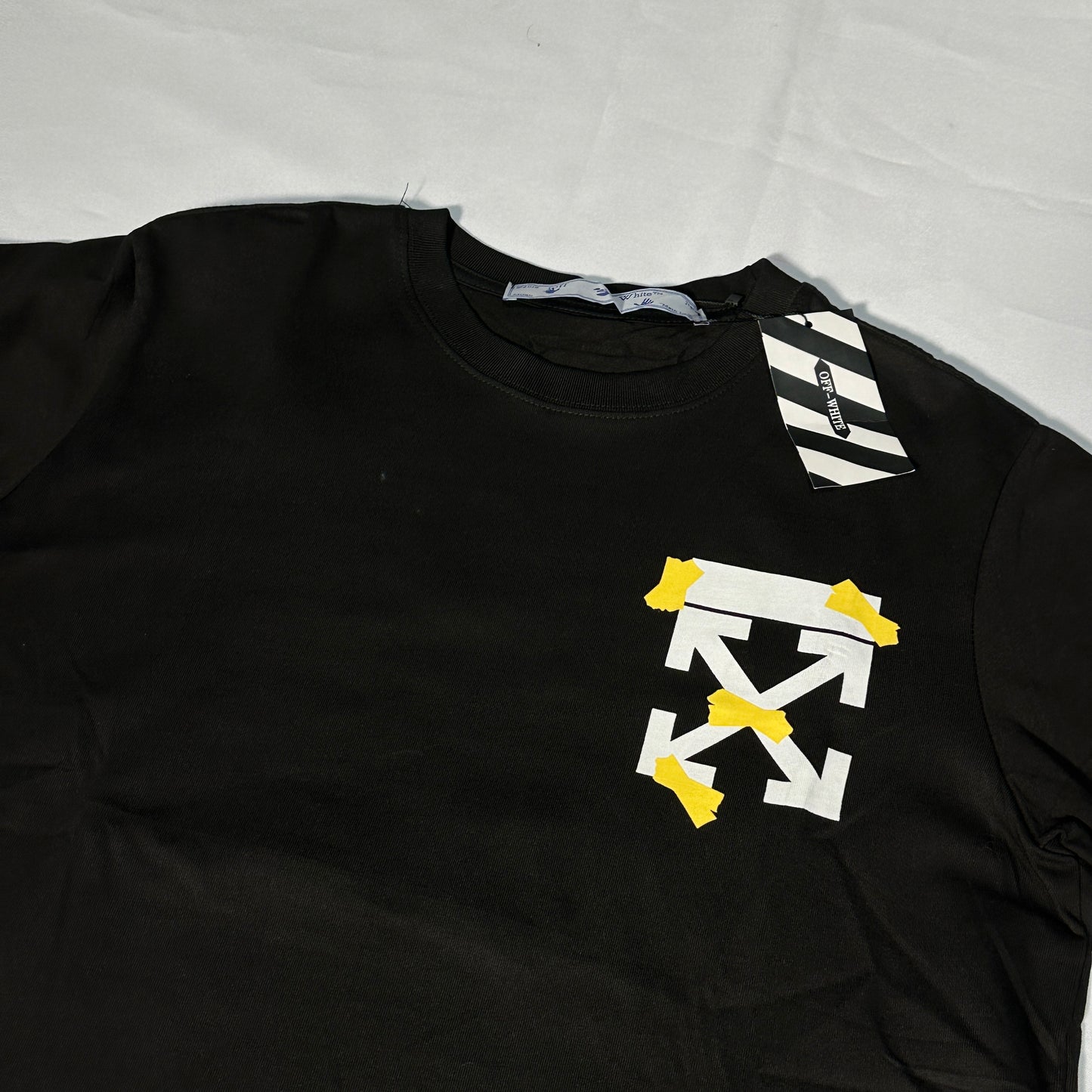 Camiseta off white negra