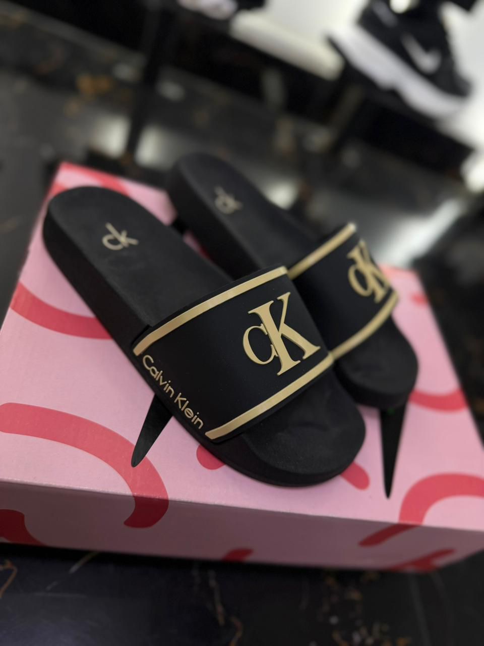 Chancletas Calvin Klein Negras con Beige