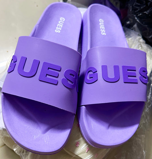 Chancletas Guess moradas
