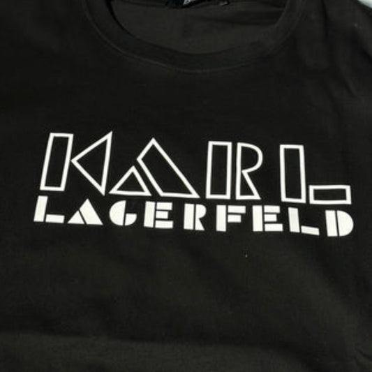 Camiseta Karl negra diseño 2