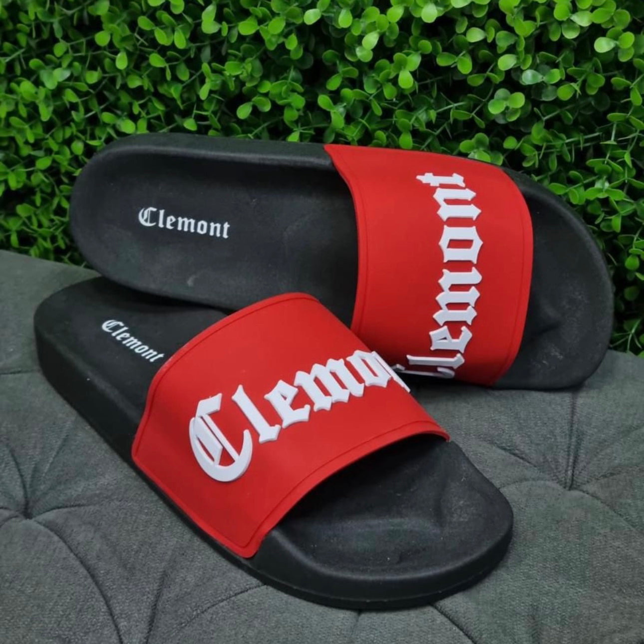 Chancletas Clemont Rojas con Negro y Letras Blancas