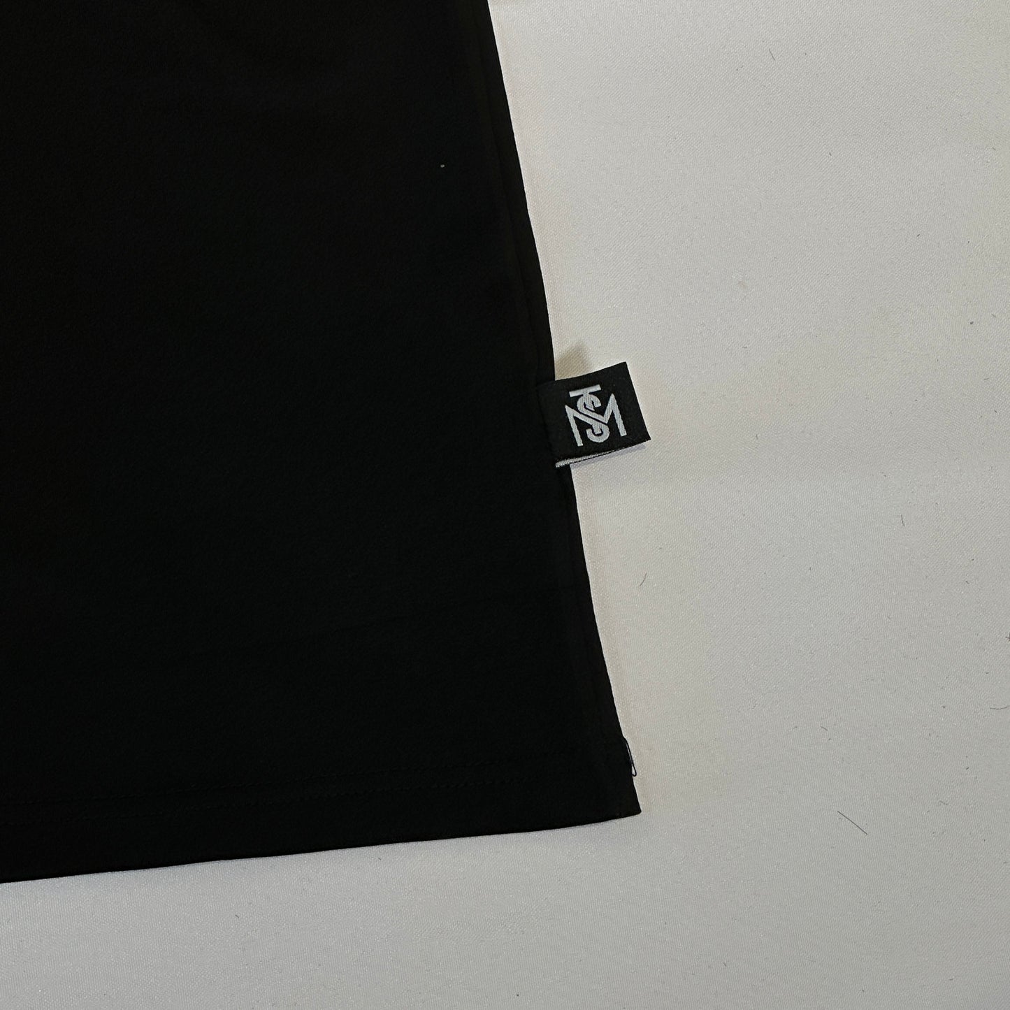 Camiseta monastery negra