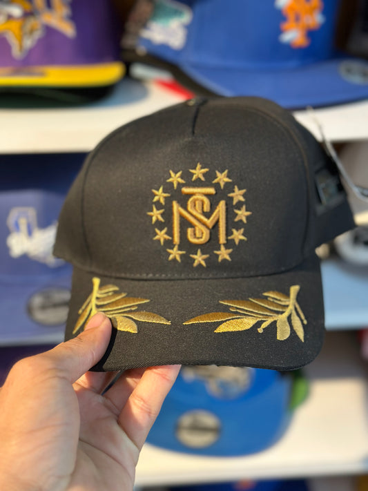 Gorra Ajustable Monastery Negra con Dorado