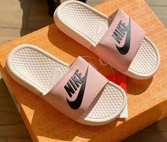 Chancletas Nike beige con negro
