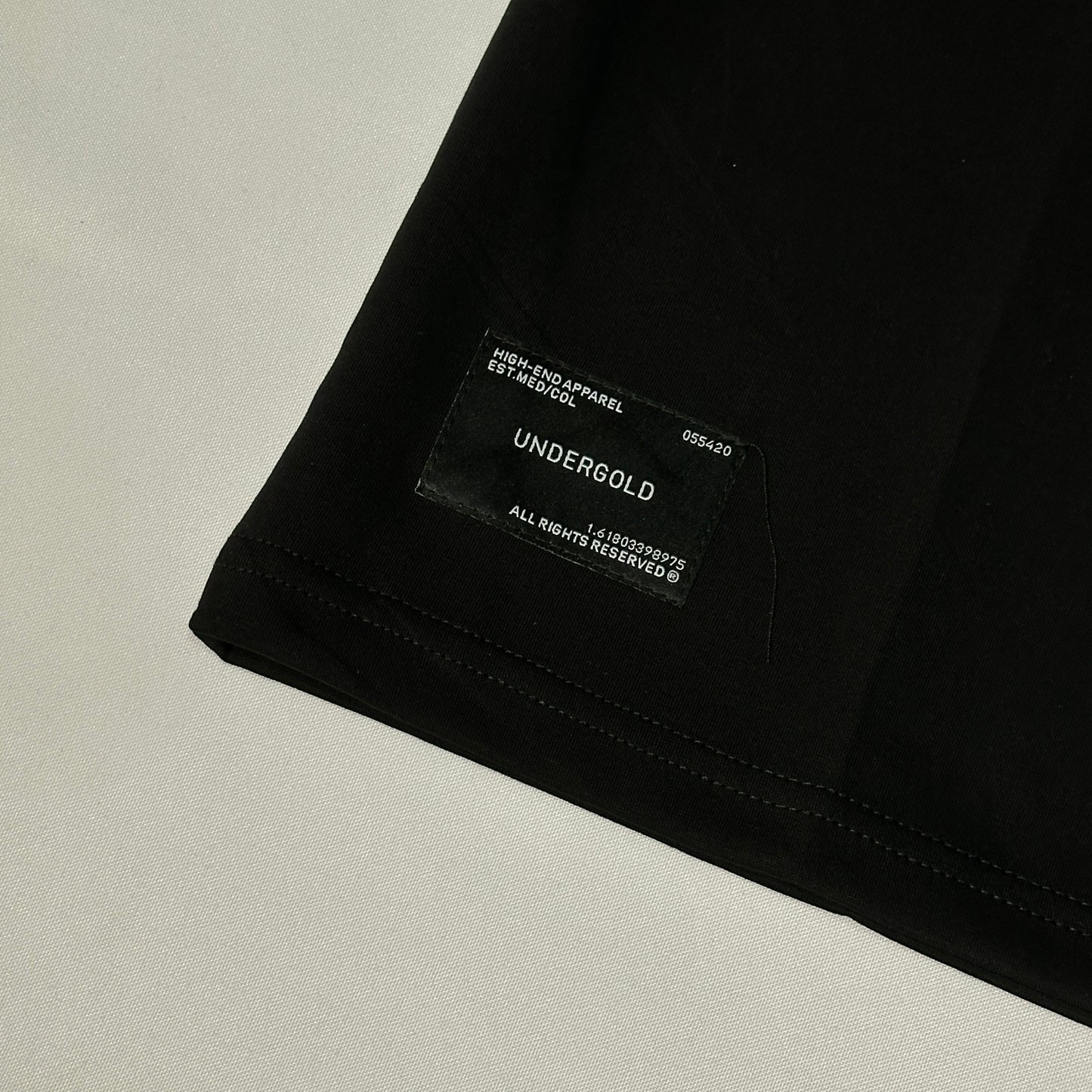 Camiseta Undergold negra