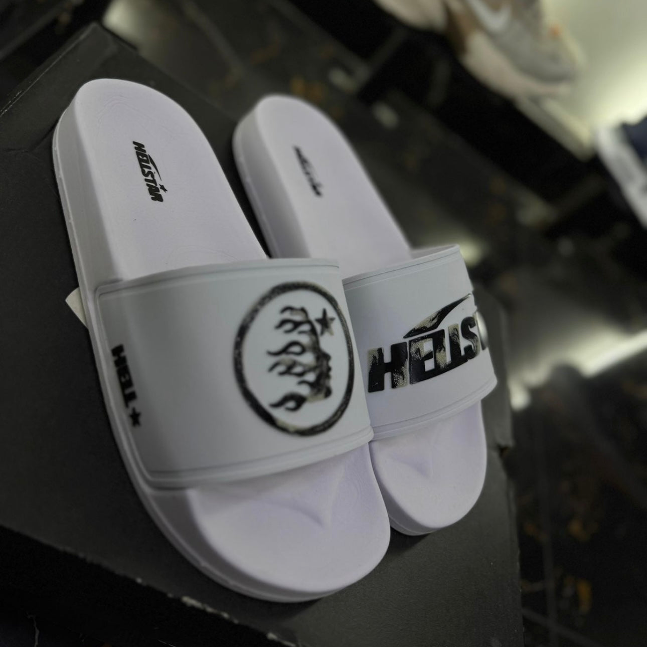 Chancletas hell star blancas