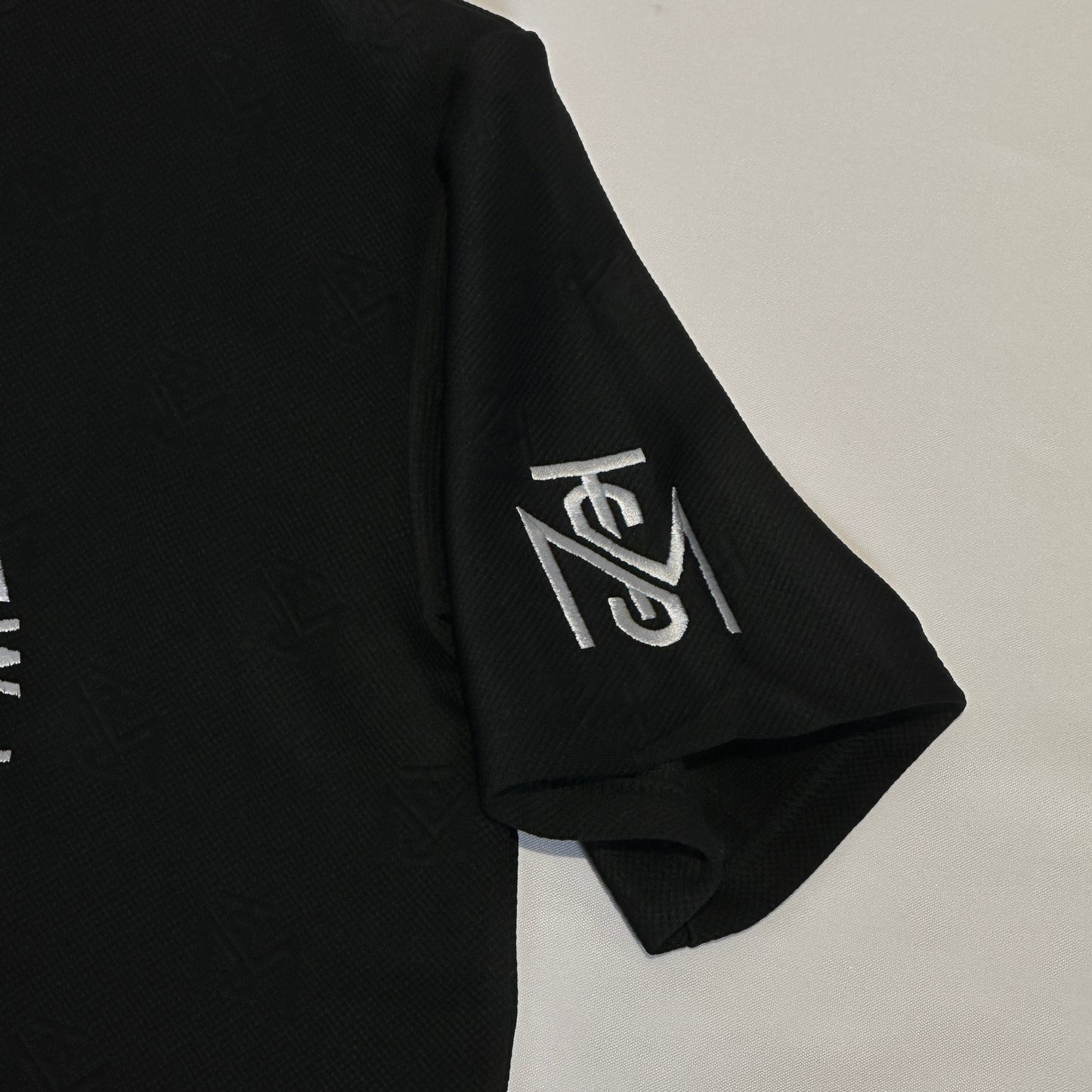 Camiseta monastery negra