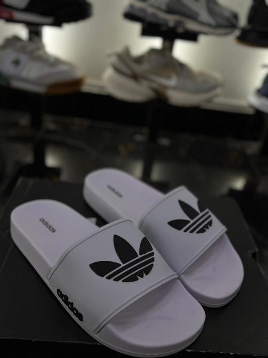 Chancletas Adidas blancas