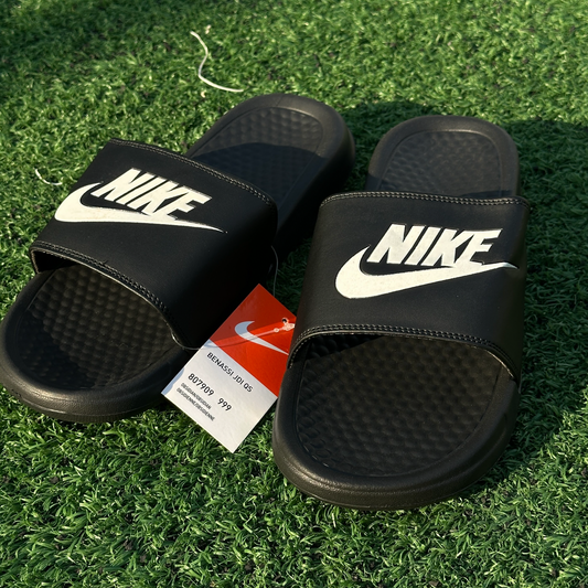 Chancletas Nike negras