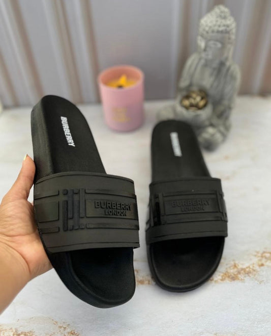 Chancletas burberry negra