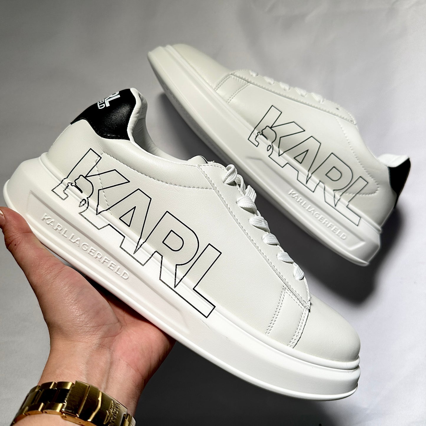 Zapatos Karl blancos