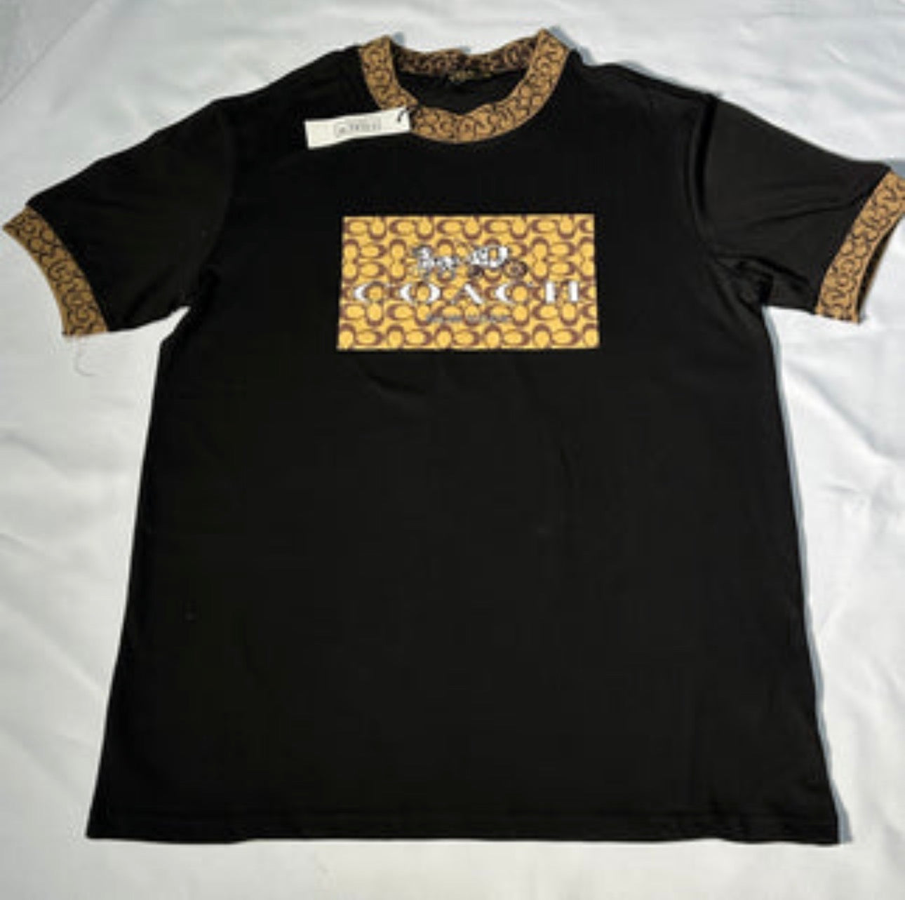 Camiseta coach negro con café
