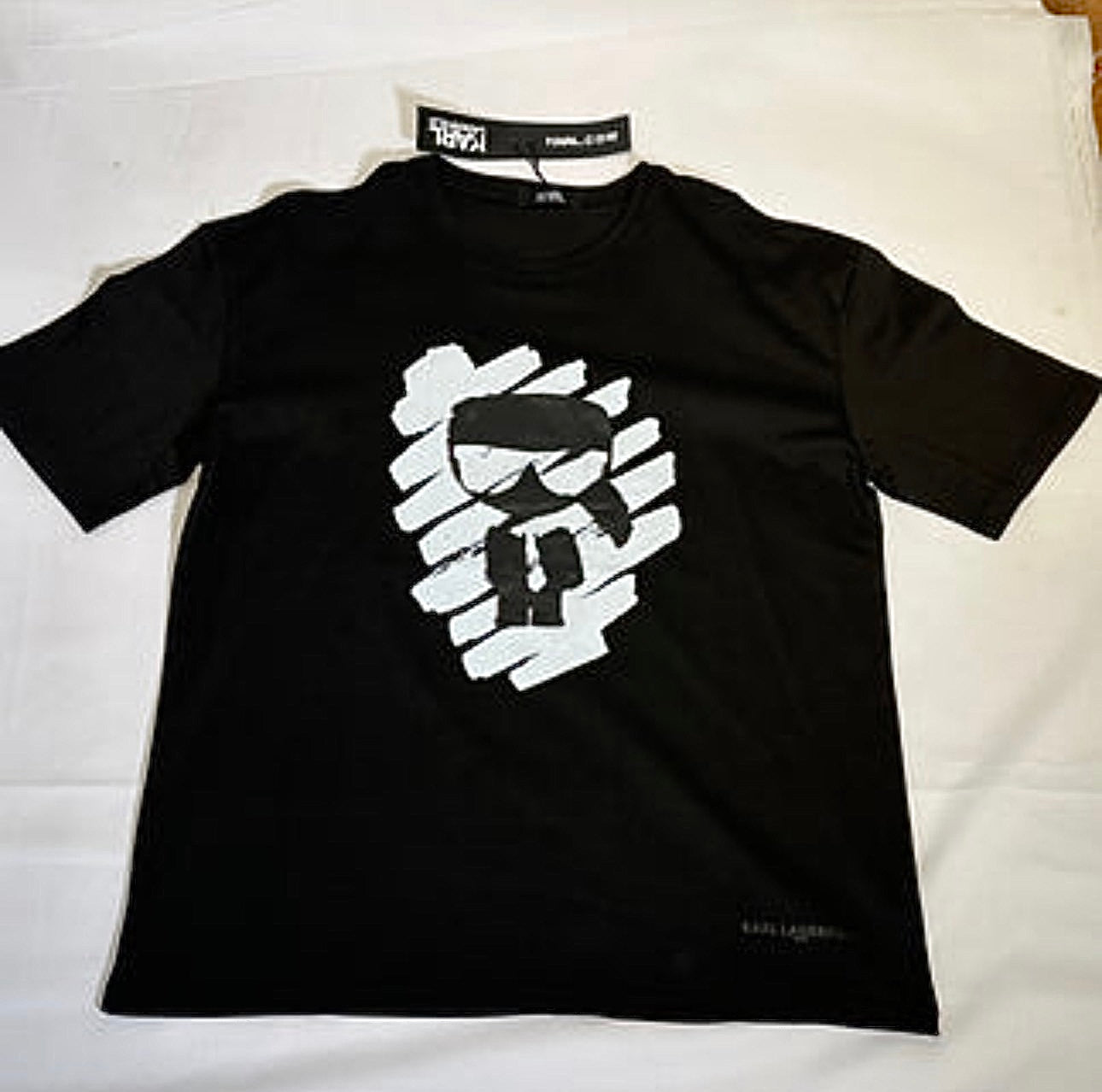 Camiseta Karl negra